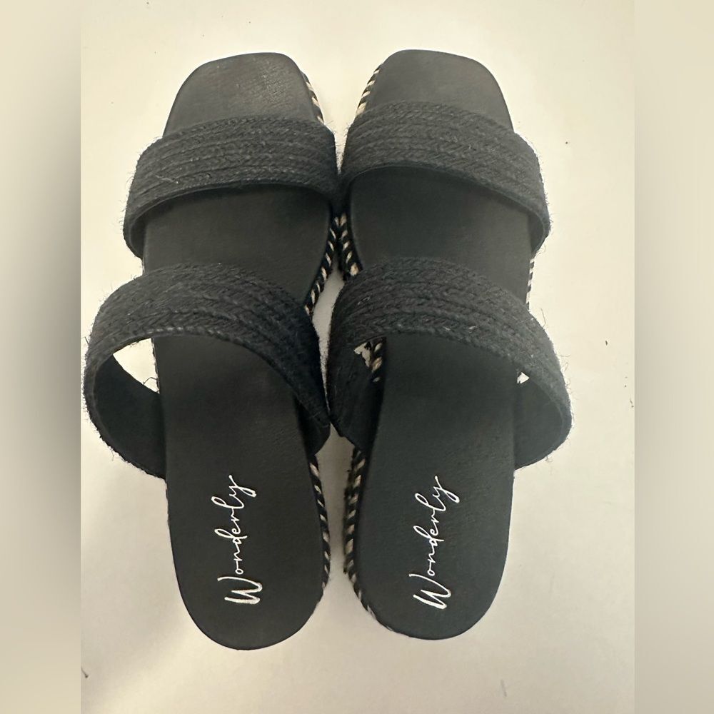 Wonderly Black Wedge Woven Sandals size 8 NEW without box